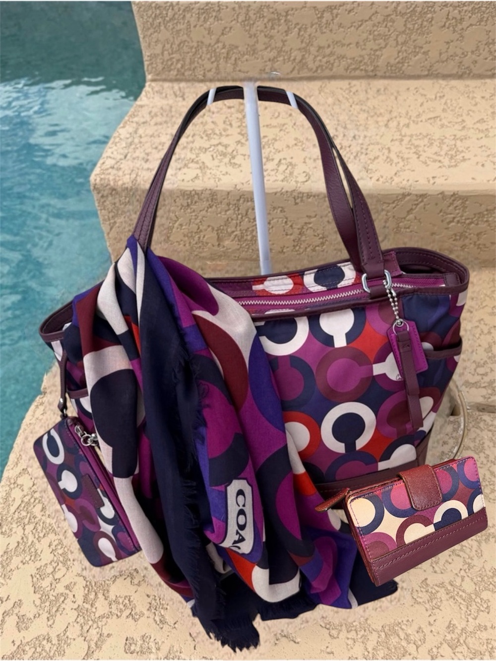 Coach 2013 (4)pc Leah Shopper Tote, Wristlet, Scarf &Wallet w/Multi Op Art Print